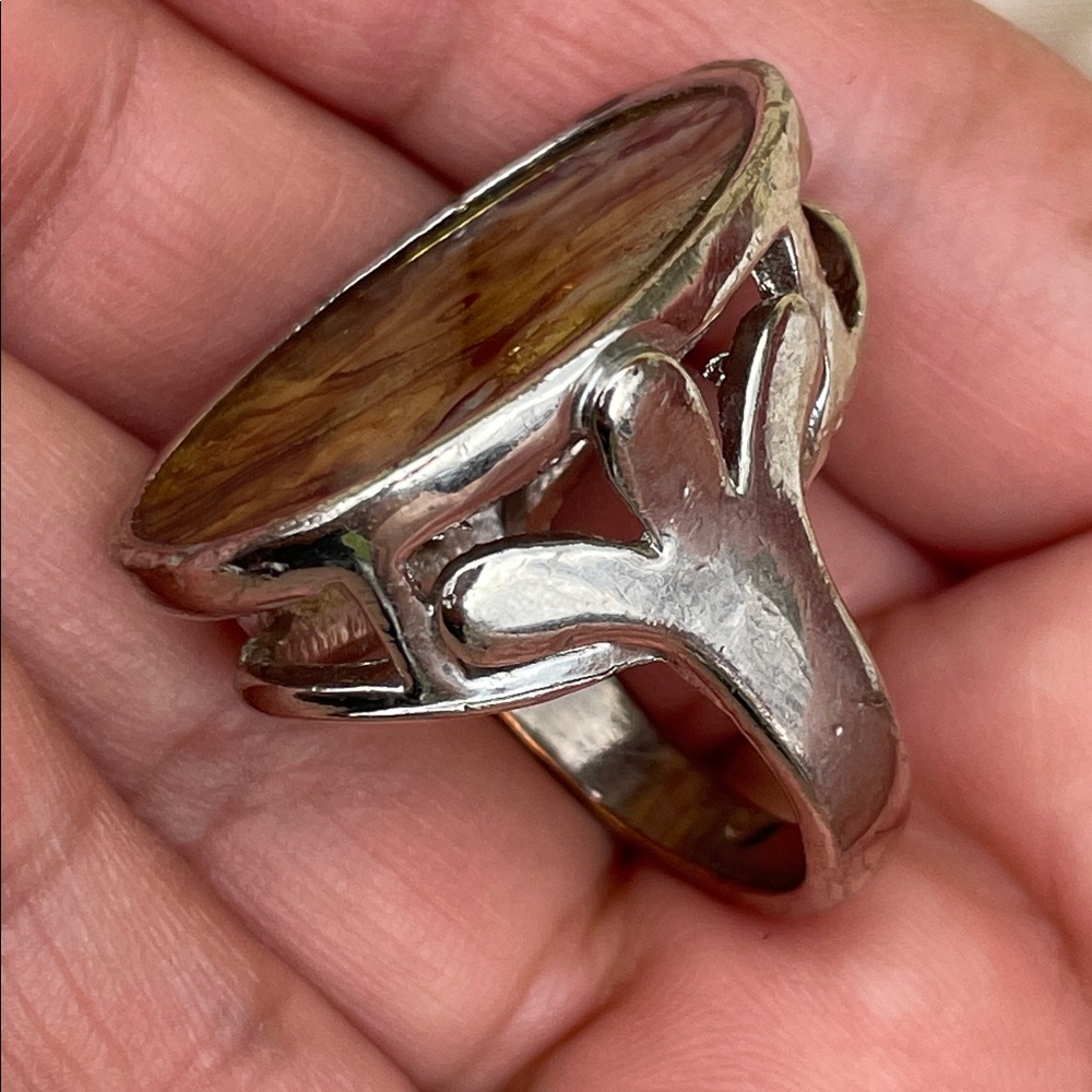 Silver-Tone Ring with Brown Mother of pearl Oval Stone - Picture 4 of 8